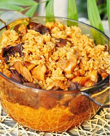 松蘑鸡肉煲仔饭