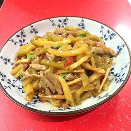 肉丝炒榨菜