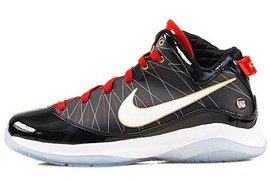 詹姆斯7代篮球鞋