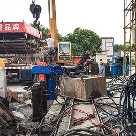 H型钢拔桩机