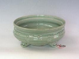 龙泉窑青釉八卦三足炉