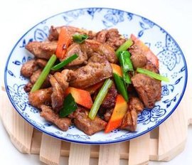 胡萝卜洋葱炒鸡肝