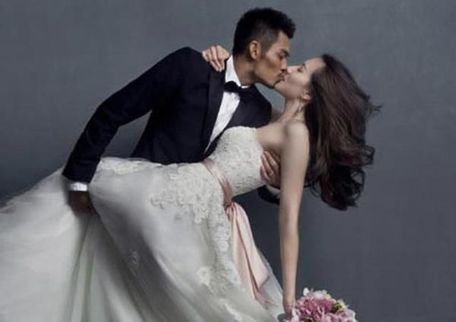 雷佳音老婆个人资料结婚照 t01ce7bc95b5f4b3296.jpg