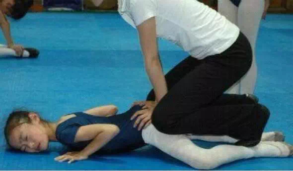 求一张舞蹈压胯趴青蛙痛苦的图片 - 文化艺术 - 宁夏生活通