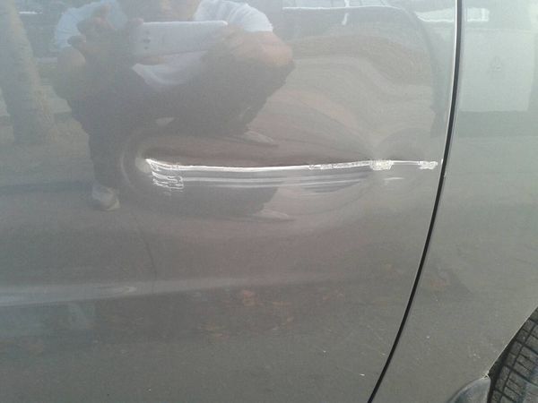 车保养、昨天去现代4s店修车、右前门喷漆、