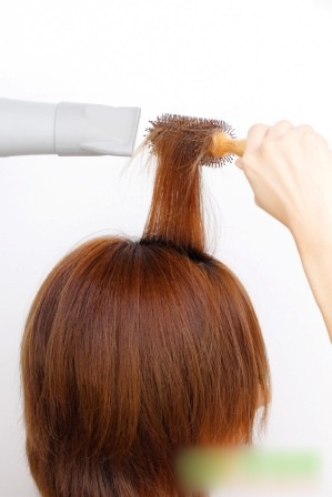 短发如何用卷发器_360问答