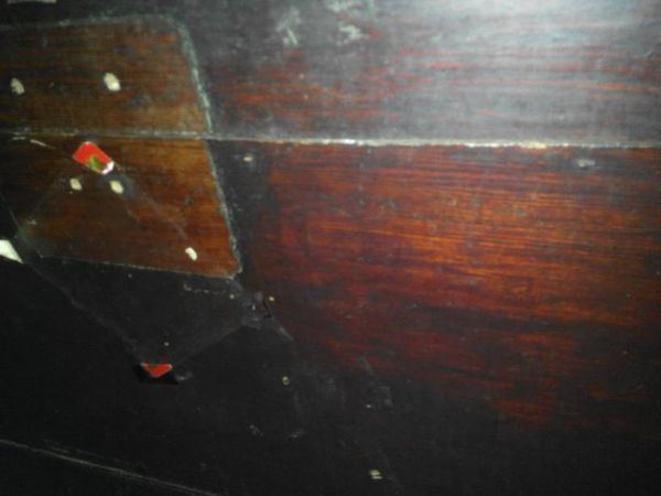 这个据说是最好的檀木做的我奶奶的陪嫁妆,民