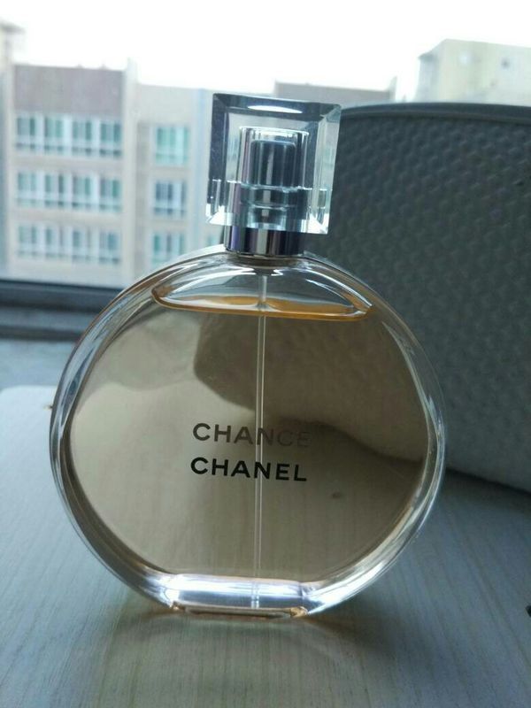 请大家帮忙鉴定一下这款香奈儿黄邂逅淡香水真