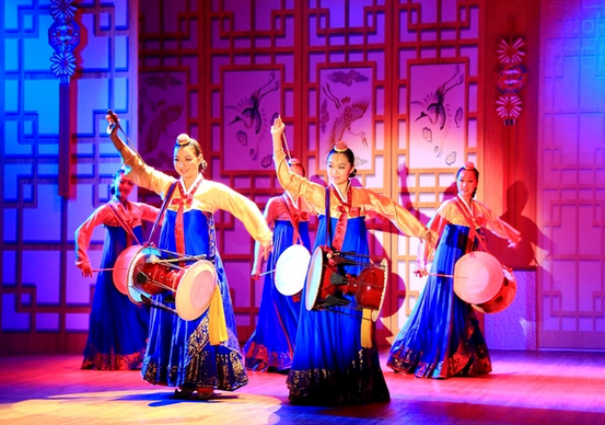 长鼓舞:朝鲜族民间舞蹈.