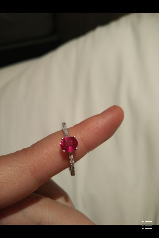 各路大神。今天在泰国买了一个红宝石的戒指。