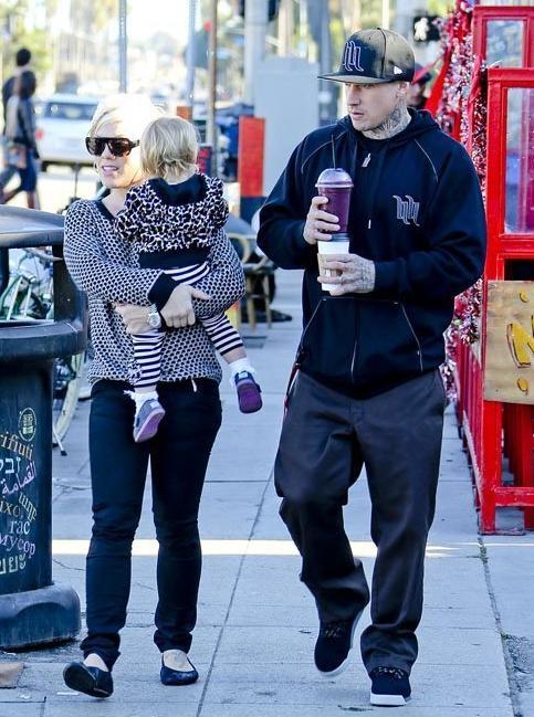 p!nk一家三口逛街