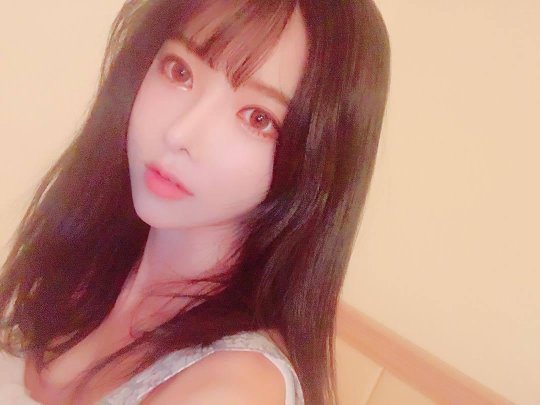 "亚洲第一美少女"主播阿英:靠身材赚辆保时捷_360梦幻西游资讯_360