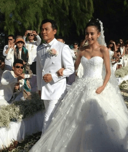 婚纱照特色_蒙古特色婚纱照图片(2)